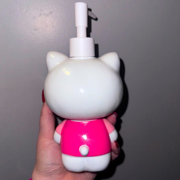 Hello kitty soap dispenser. - Picture 2 of 2